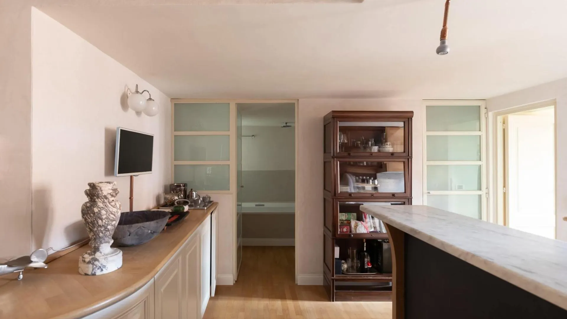 Monti Designer Loft By Romeloft Apartment